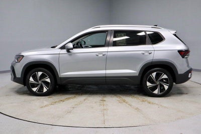 2025 Volkswagen Taos SE 4MOTION