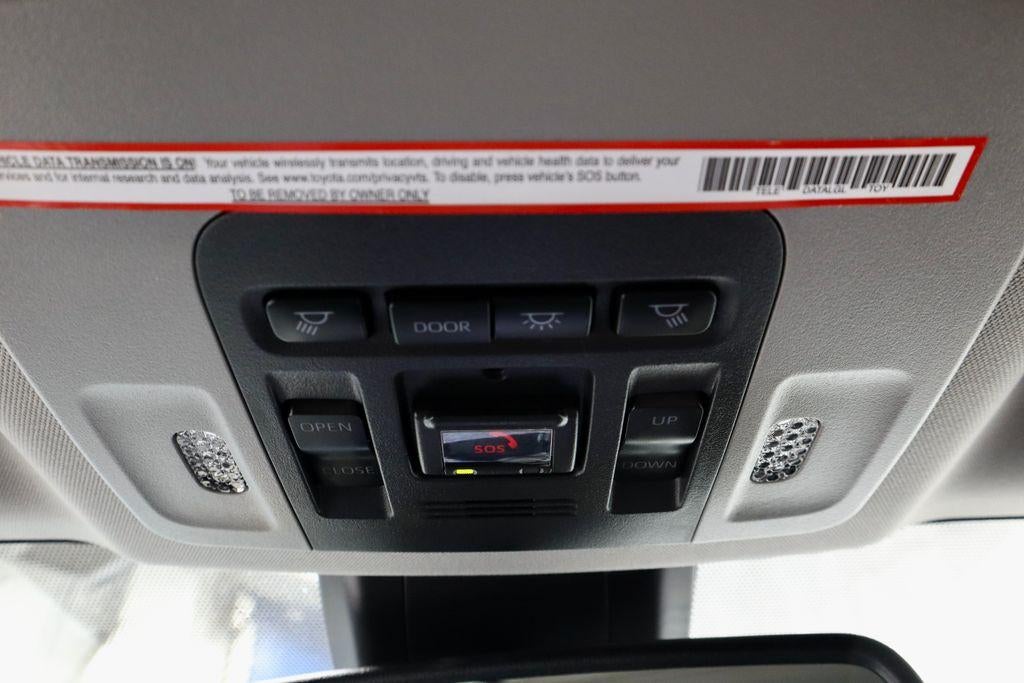 2022 Toyota Camry SE Auto (SE)