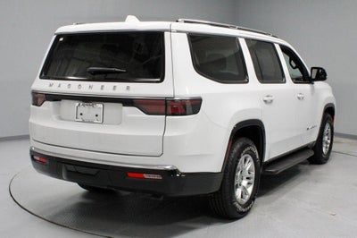 2023 Jeep Wagoneer Base
