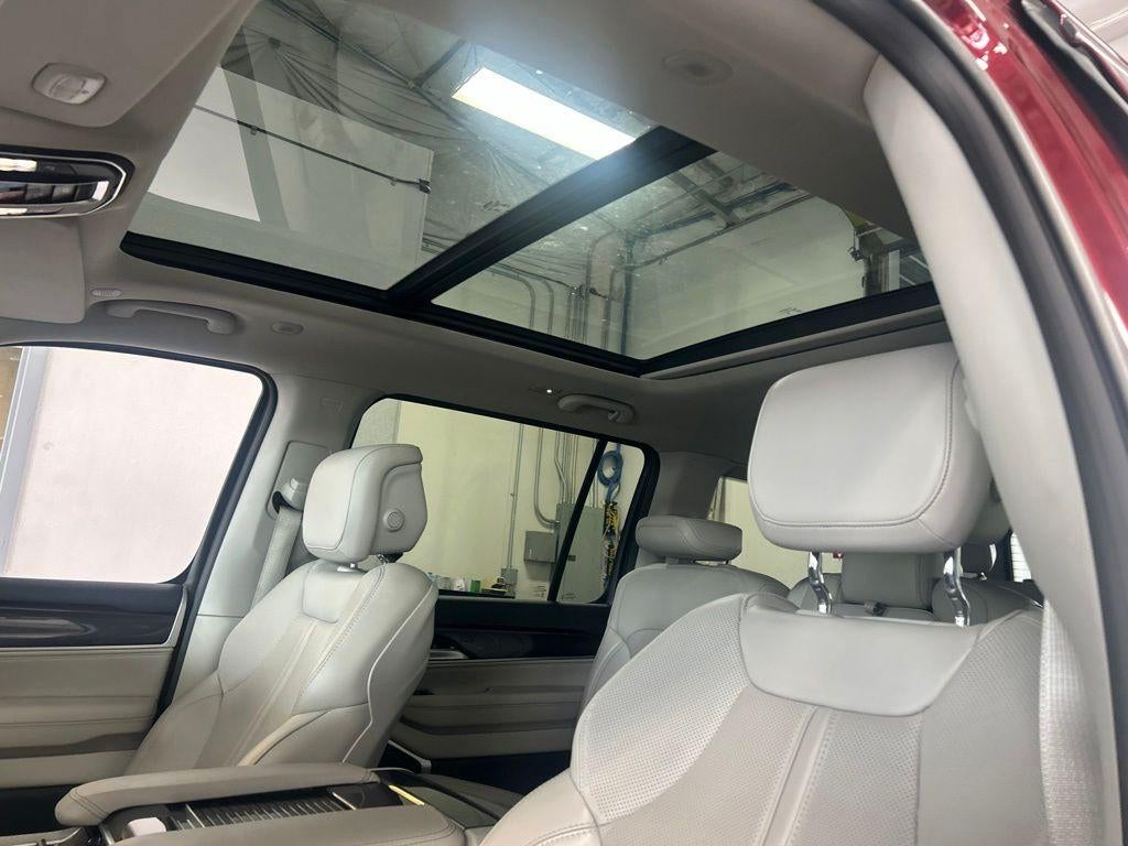 2024 Jeep Wagoneer Base