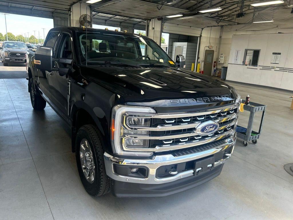 2023 Ford F-250 Lariat 4x4 Crew Cab 160 in's photo