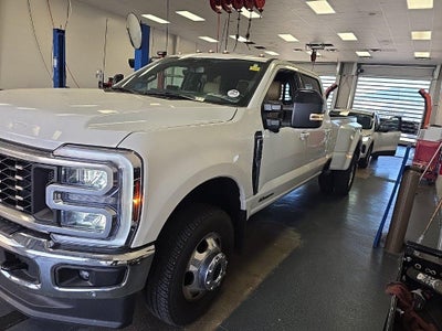 2026 Ford Super Duty F-350 DRW Lariat