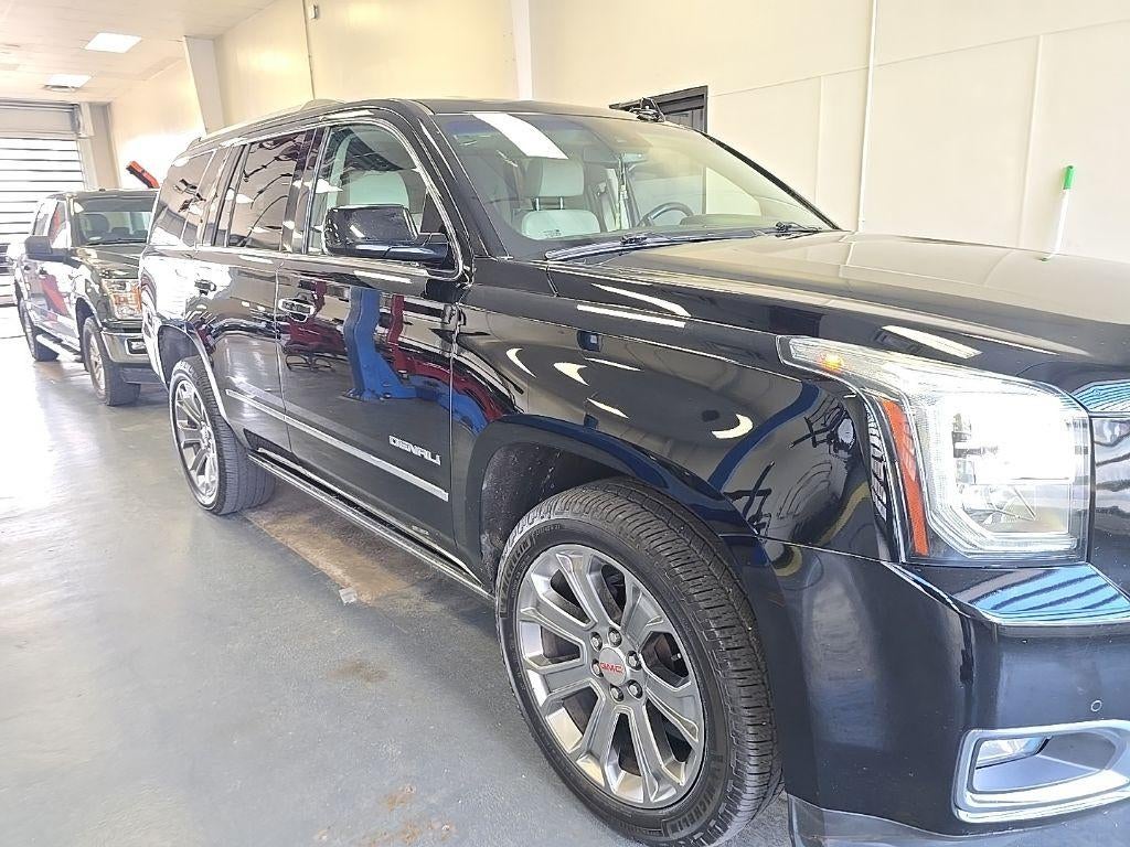 2016 GMC Yukon 4WD Denali's photo