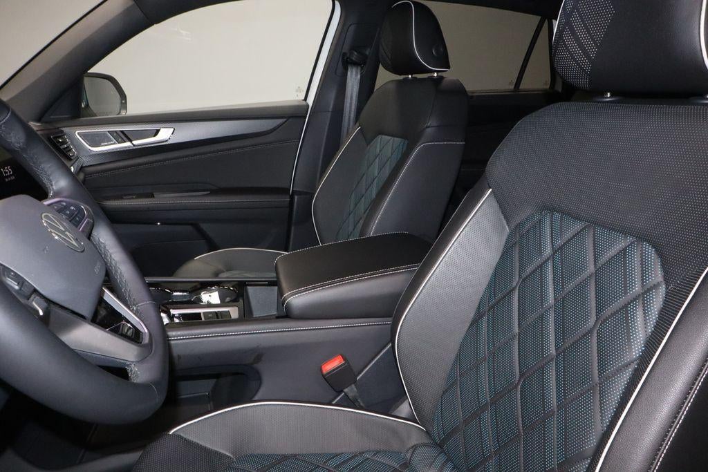 2025 Volkswagen Atlas Cross Sport 2.0T SEL Premium R-Line