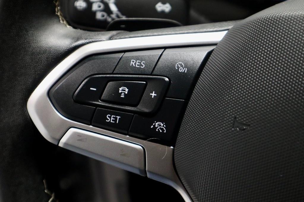 2025 Volkswagen Atlas Cross Sport 2.0T SE w/Technology