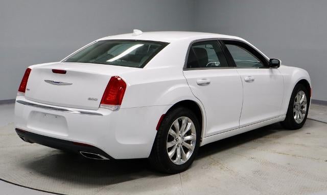 2022 Chrysler 300 Touring