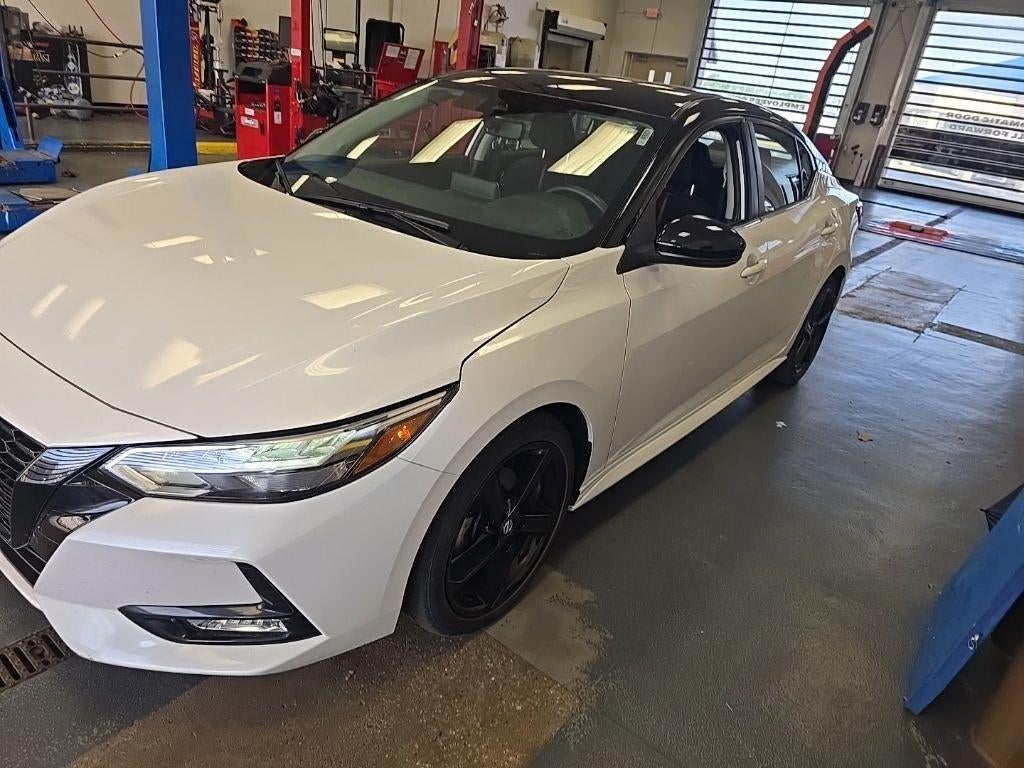 2023 Nissan Sentra SR CVT's photo