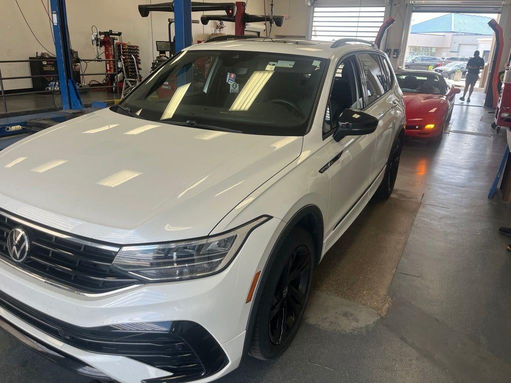 2023 Volkswagen Tiguan 2.0T SE R-Line Black