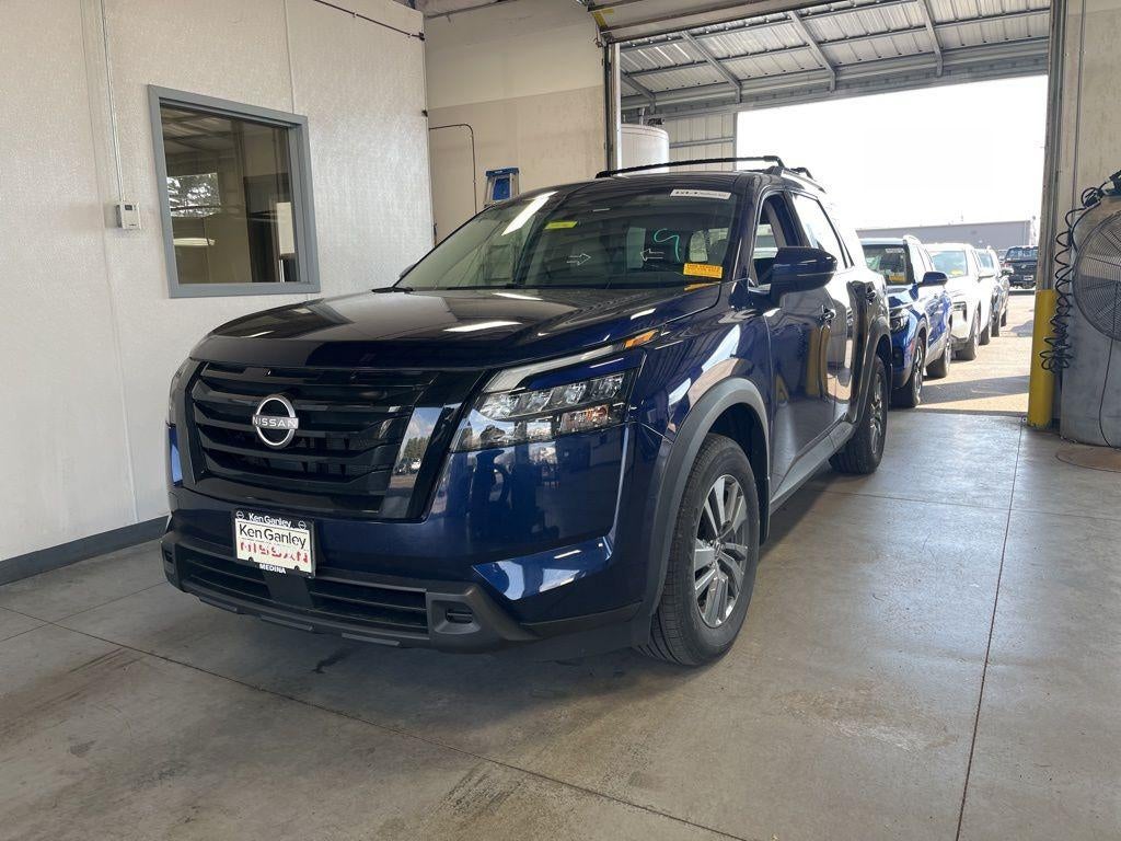 2023 Nissan Pathfinder SV