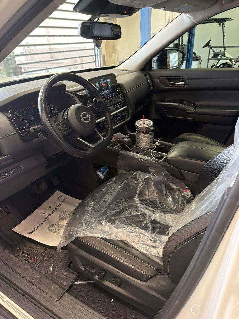 2022 Nissan Pathfinder SL