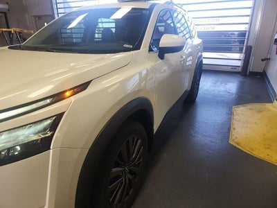 2022 Nissan Pathfinder SL