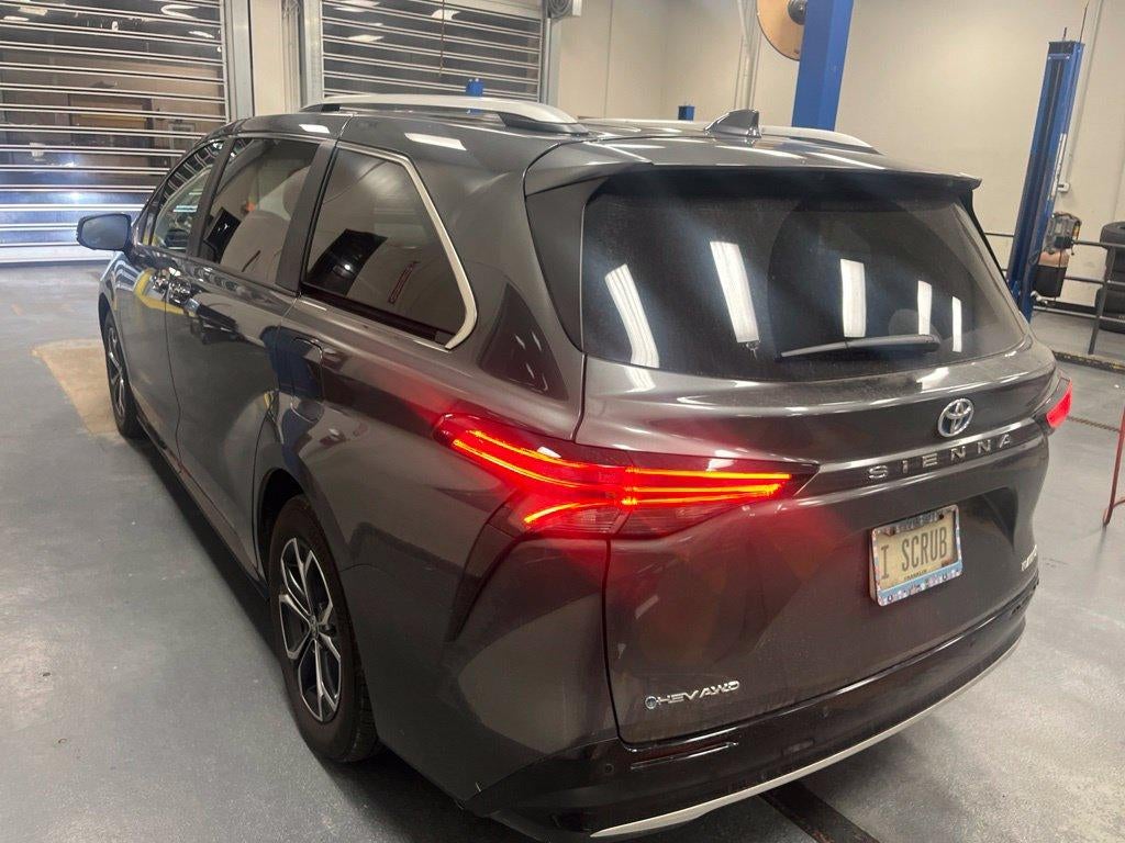 2025 Toyota Sienna Platinum
