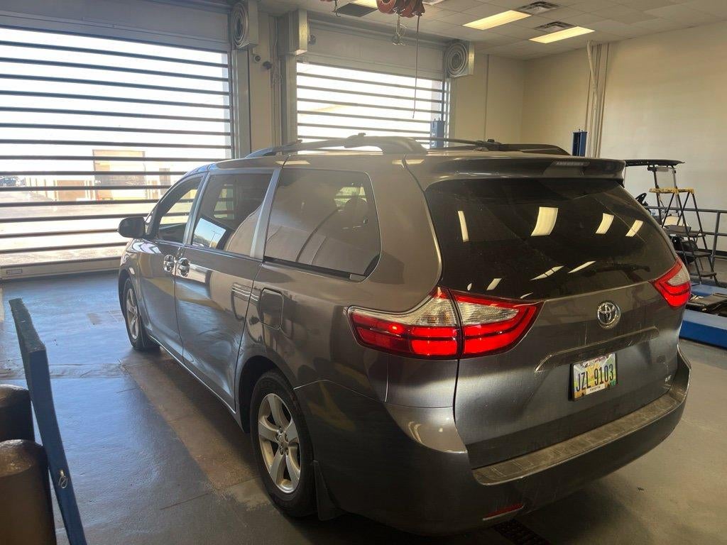 2017 Toyota Sienna LE