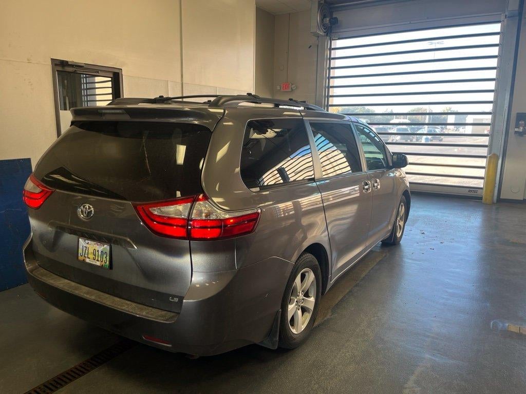 2017 Toyota Sienna LE