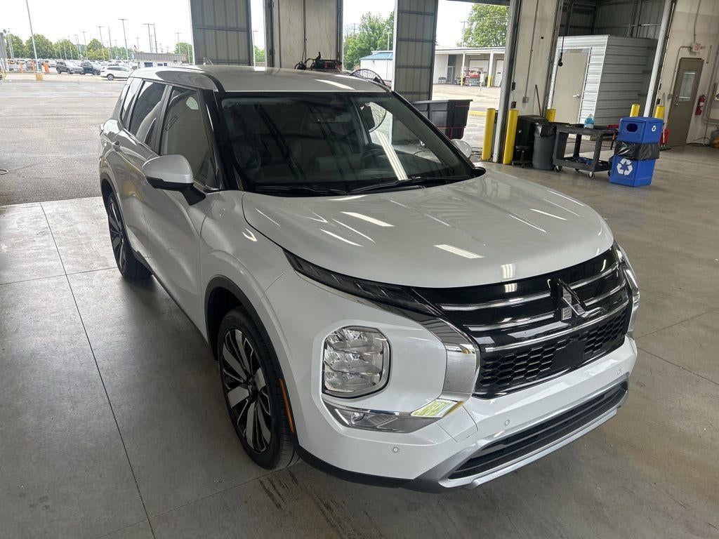 2025 Mitsubishi Outlander SE 2WD's photo
