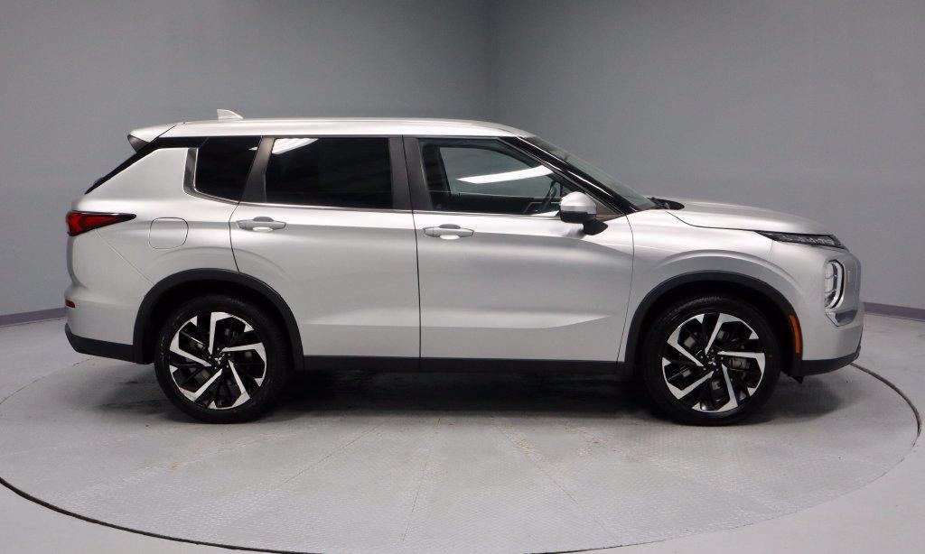 2022 Mitsubishi Outlander ES