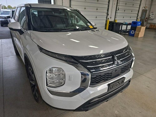 2022 Mitsubishi Outlander ES