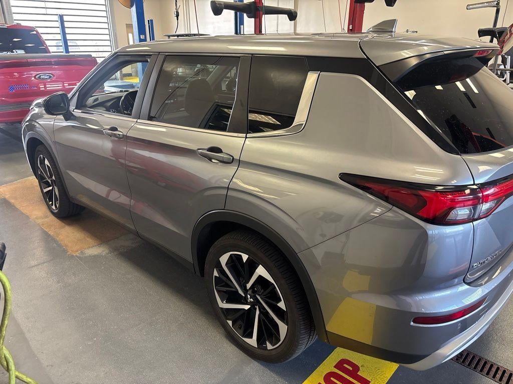 2022 Mitsubishi Outlander Base