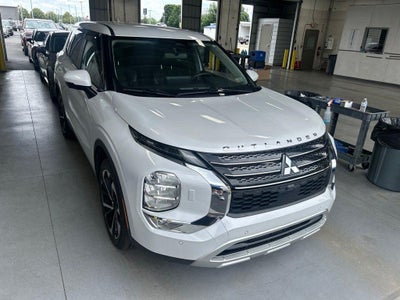 2023 Mitsubishi Outlander SE
