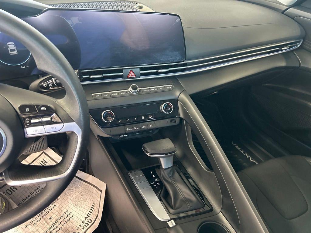 2024 Hyundai ELANTRA SEL