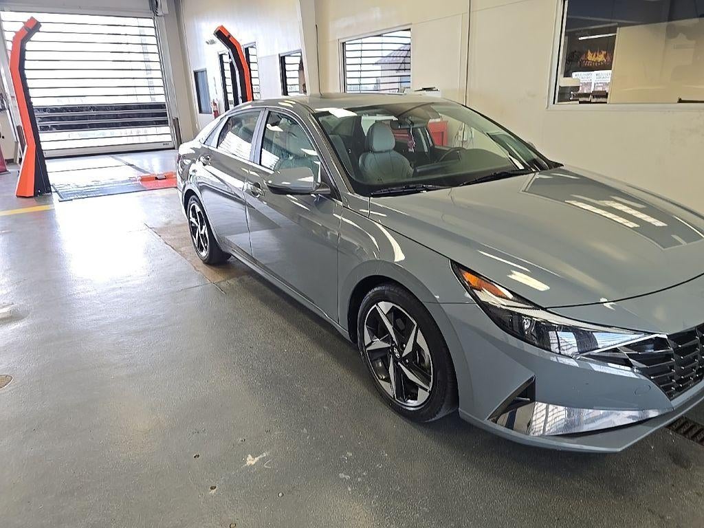 2021 Hyundai Elantra 2.0 Limited IVT's photo