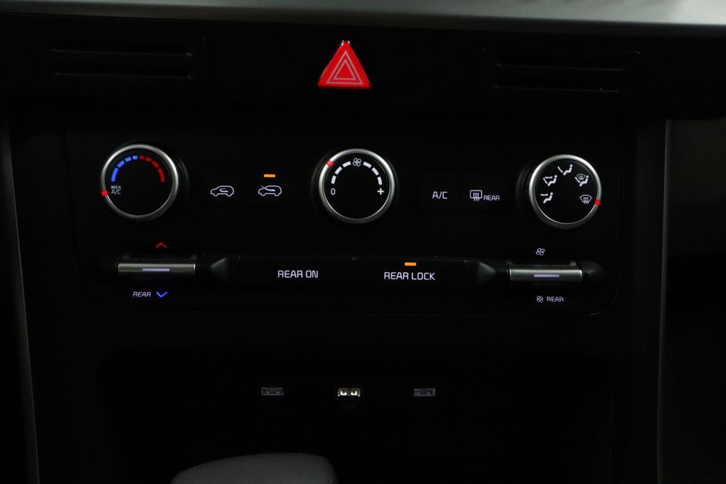 2024 Kia Carnival LX