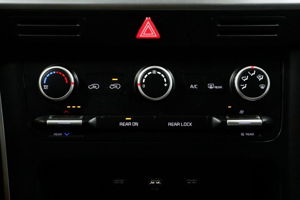 2024 Kia Carnival LX Seat Package