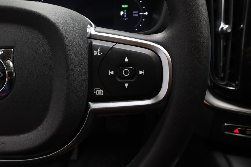 2024 Volvo XC60 Recharge Plug-In Hybrid T8 Plus Dark Theme