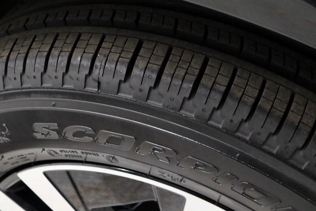 2024 Volvo XC60 Recharge Plug-In Hybrid T8 Plus Dark Theme