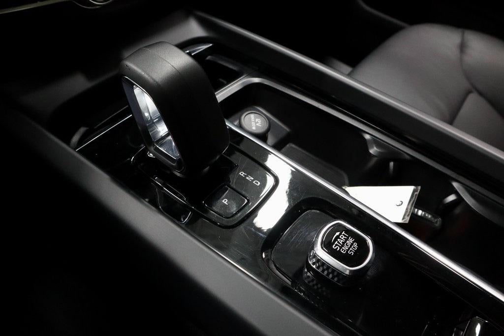 2024 Volvo XC60 Recharge Plug-In Hybrid T8 Plus Dark Theme