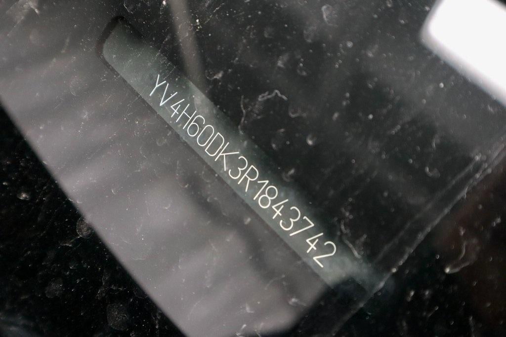 2024 Volvo XC60 Recharge Plug-In Hybrid T8 Plus Dark Theme