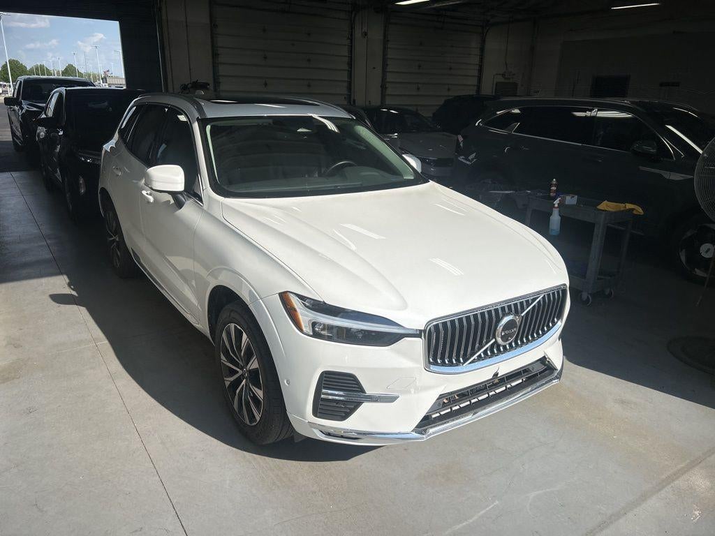 2023 Volvo XC60 B5 Plus Bright Theme AWD's photo