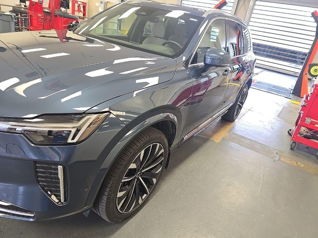 2025 Volvo XC90 B5 Plus